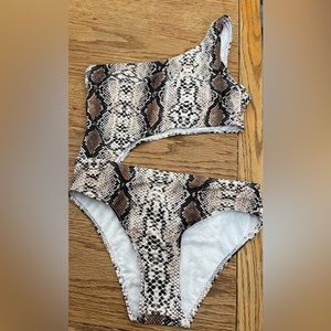 NEW girls 12/14 one piece cut out swimsuit (SMALL)